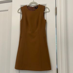 Theory camel align dress. Zip pockets. Size 0